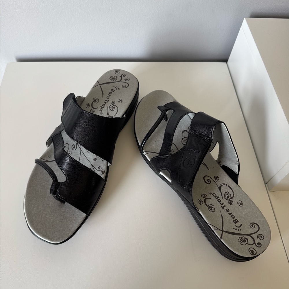 BareTraps Black “Jerwren” Sandals NIB